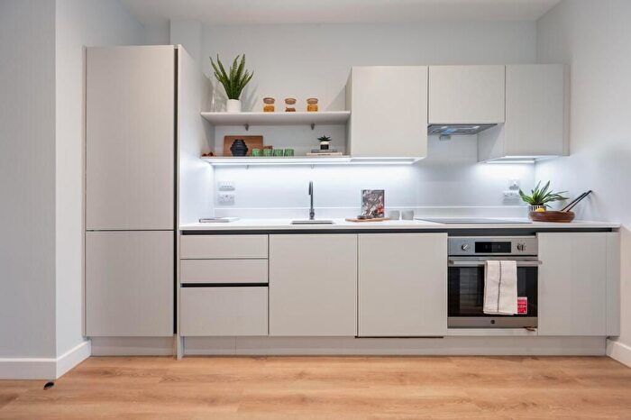 3 Bedroom Flat To Rent In Drakefell Road, London, SE4