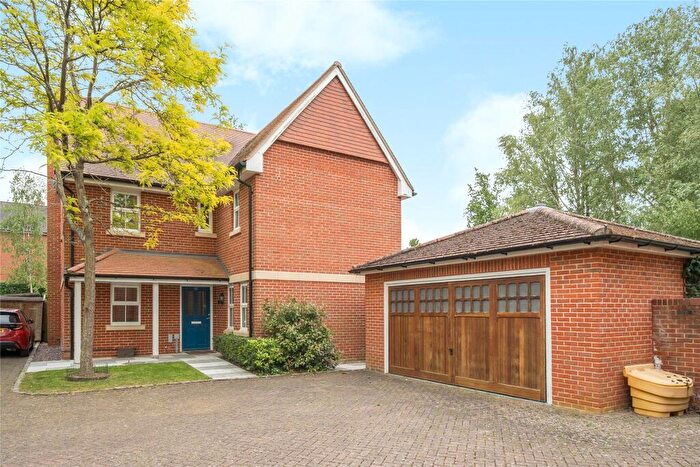 4 Bedroom Detached House For Sale In Old Union Way, Thame, Oxfordshire, OX9