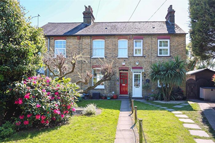 2 Bedroom Terraced House For Sale In South Walk, Hayes, UB3