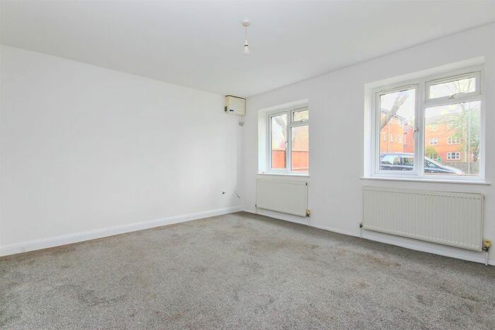 2 Bedroom Flat To Rent In Netherlands Road, New Barnet, Barnet, EN5