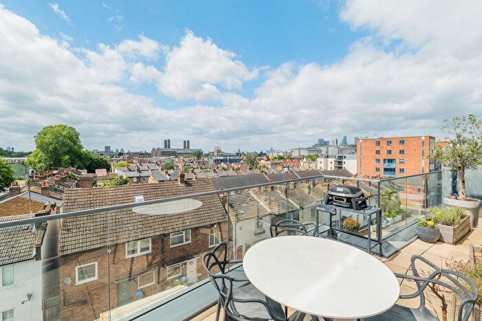 2 Bedroom Flat For Sale In Hawthorne Crescent, London, SE10