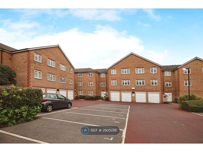 1 Bedroom Flat To Rent In Off Brunswick Villas, London, SE5