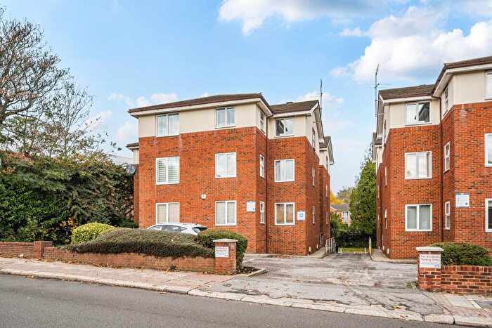 2 Bedroom Flat For Sale In Station Road, Barnet, EN5