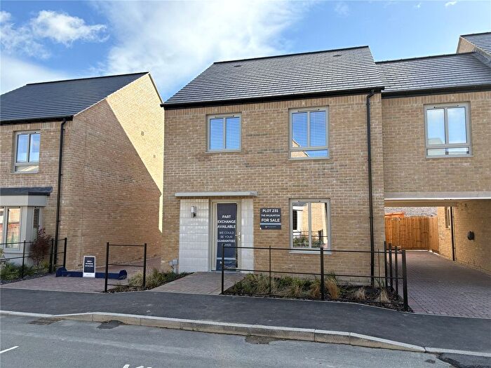 4 Bedroom Link Detached House For Sale In Darwin Green, Cambridge, CB3