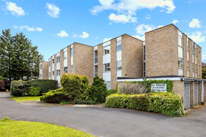 2 Bedroom Flat To Rent In Woodview Court, Queens Road, Weybridge, Surrey, KT13
