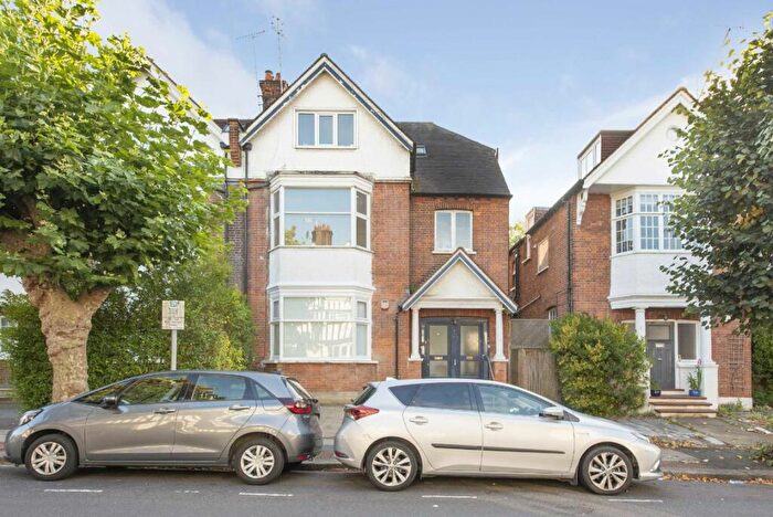2 Bedroom Flat To Rent In Woodstock Road, Golders Green, NW11