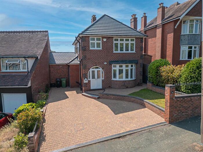 3 Bedroom Detached House For Sale In Perrins Lane, Stourbridge, DY9