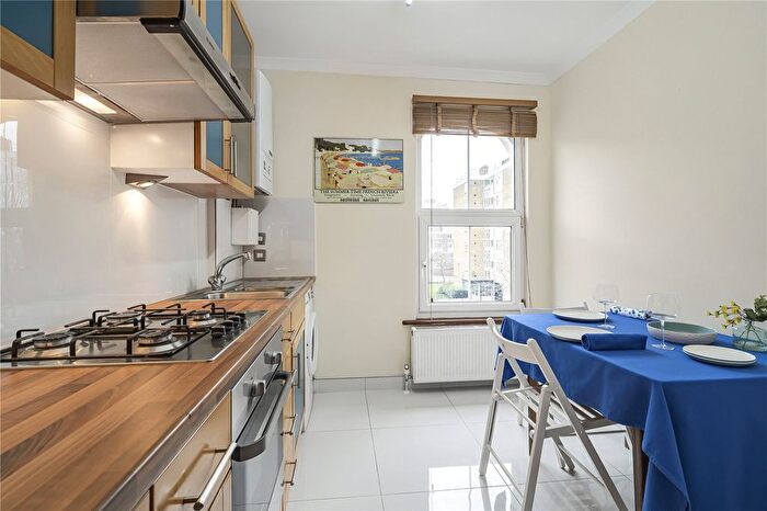 2 Bedroom Flat To Rent In Meadow Road, Vauxhall, London, SW8