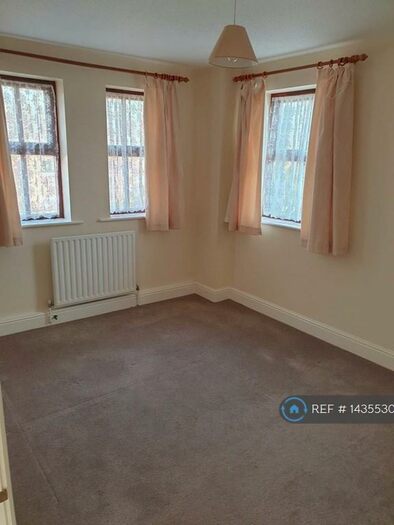 2 Bedroom Flat To Rent In Fountain Court, Colden Common, Winchester, SO21