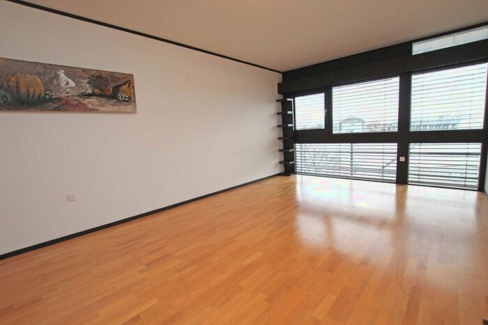 2 Bedroom Flat To Rent In Victoria Villas, Richmond, TW9