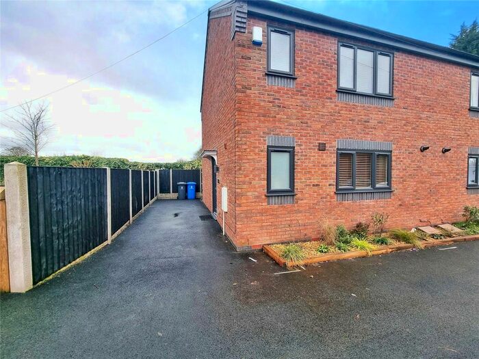 2 Bedroom Detached House To Rent In Spring Garden Road, Stoke-On-Trent, Staffordshire, ST3