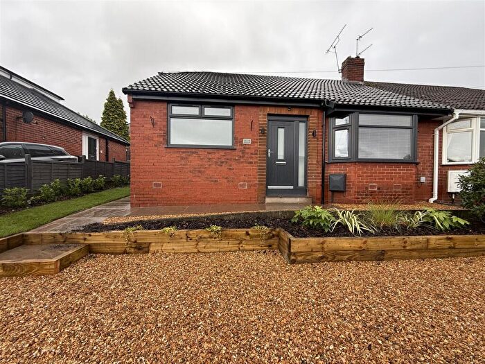 5 Bedroom Semi-Detached Bungalow For Sale In Leesway, Lees, Oldham, OL4