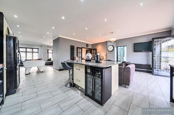 3 Bedroom Semi Detached House For Sale In Edward Close, Gidea Park, RM2