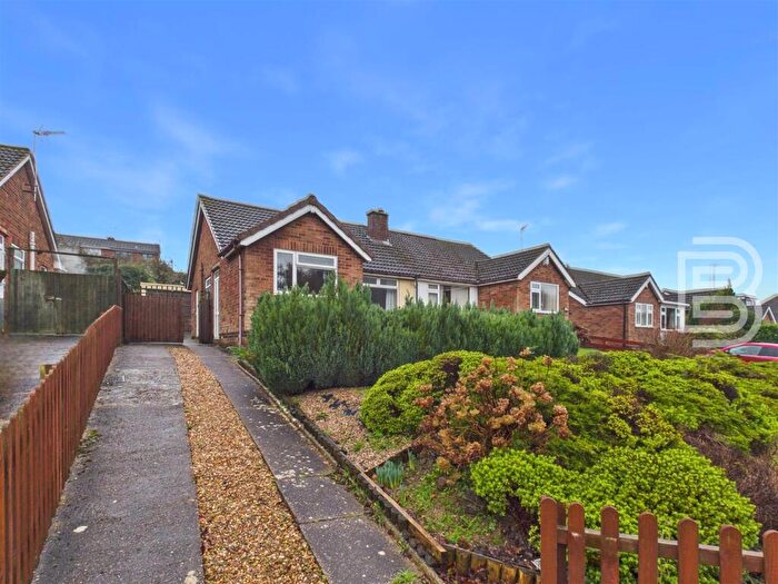 3 Bedroom Semi-Detached Bungalow For Sale In Lower Hillmorton Road, Hillmorton, Rugby, CV21