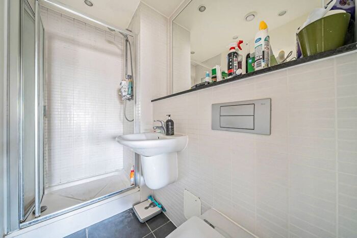2 Bedroom Flat For Sale In Little Thames Walk, Greenwich, London, SE8