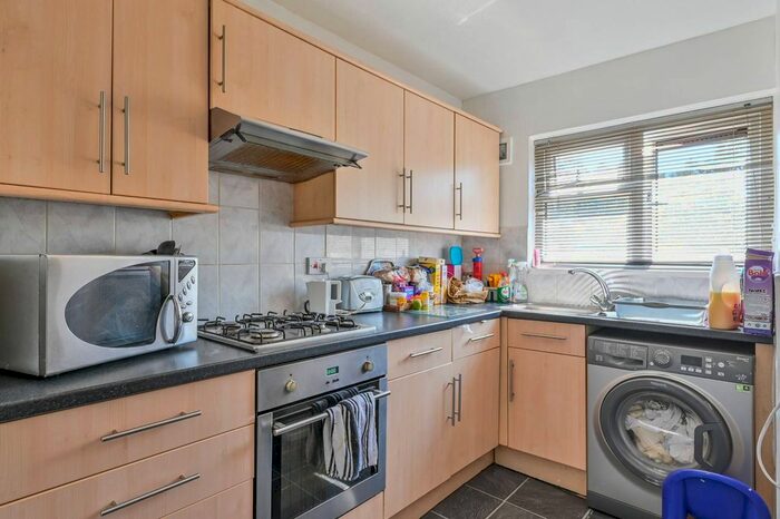 2 Bedroom Flat To Rent In Church Hill Road, Walthamstow, London, E17