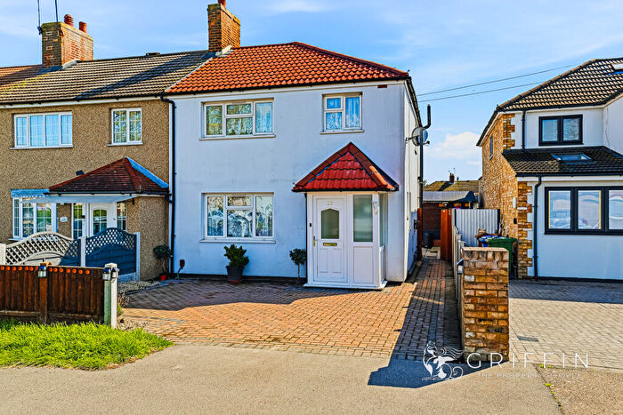 3 Bedroom End Of Terrace House For Sale In Feenan Highway, Tilbury, RM18