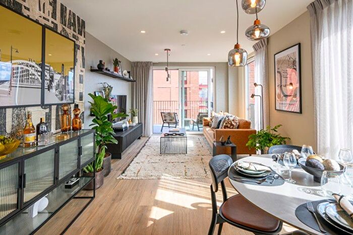 3 Bedroom Flat For Sale In Leven Road, London, E14