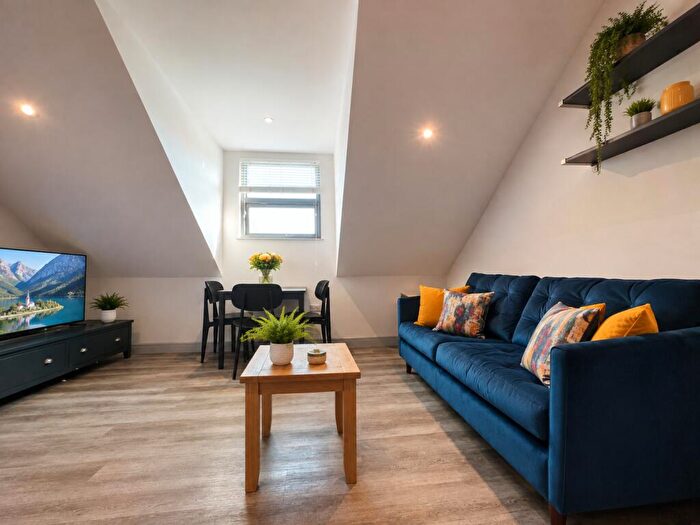 3 Bedroom Apartment To Rent In Flat Stratford Road, West Bridgford, Nottingham, NG2