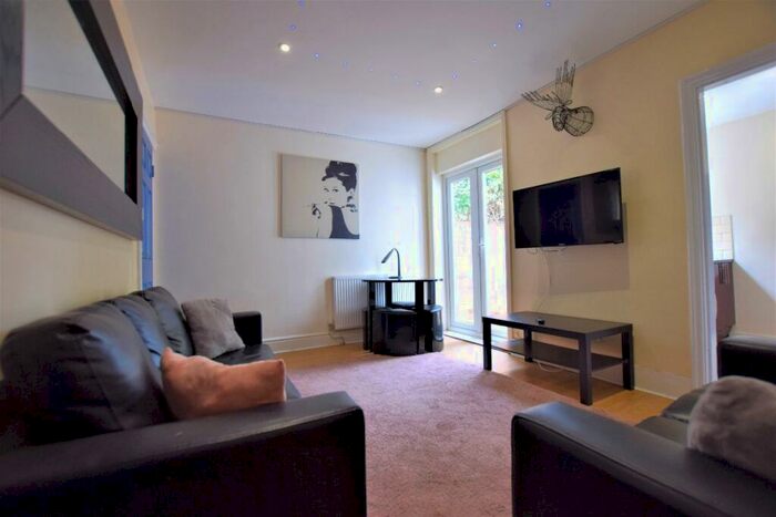 5 Bedroom Semi-Detached House To Rent In York Road, Canterbury, Kent, CT1