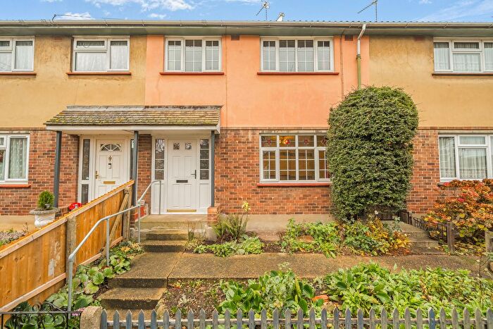 3 Bedroom Terraced House For Sale In Bevis Close, Dartford, Kent, DA2