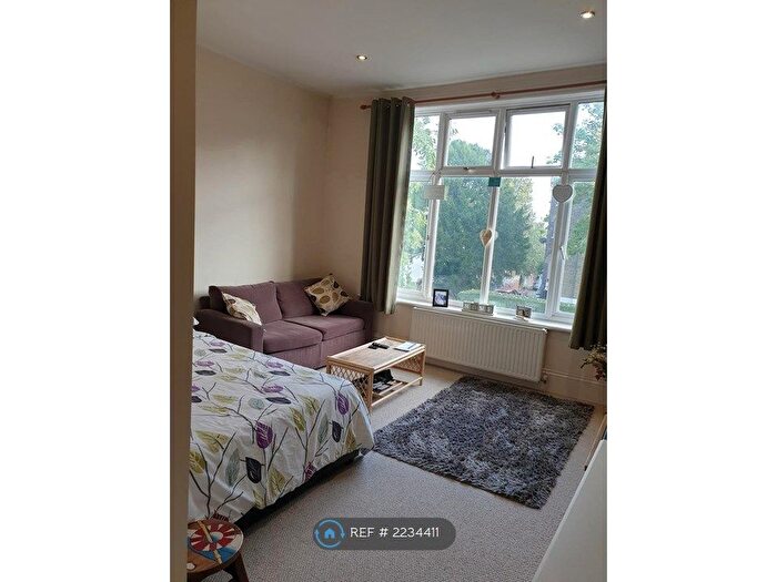 1 Bedroom Flat To Rent In Berrylands Road, Surbiton, KT5