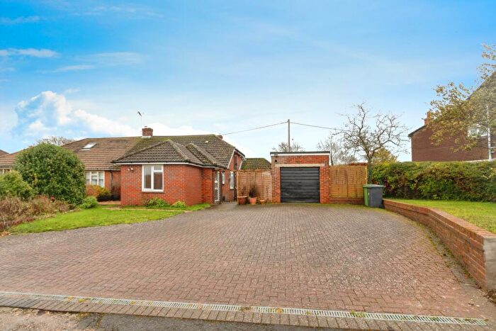 4 Bedroom Bungalow For Sale In Hackwood Lane, Cliddesden, Basingstoke, Hampshire, RG25