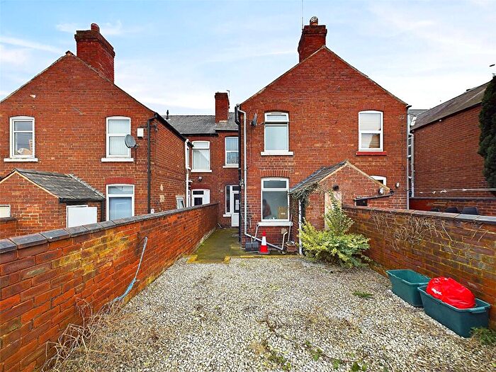 5 Bedroom Terraced House For Sale In Earlesmere Avenue, Doncaster, South Yorkshire, DN4