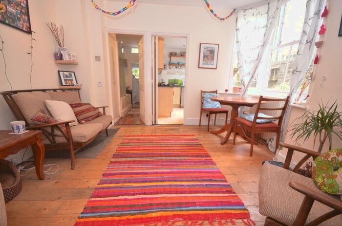 2 Bedroom Flat To Rent In Ivydale Road, Nunhead, London, SE15