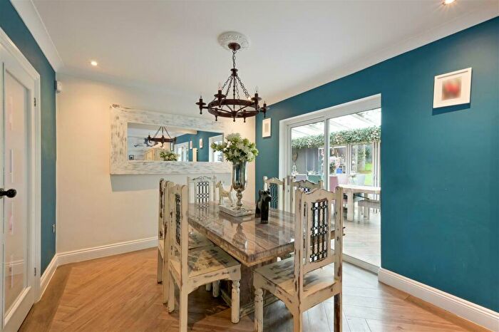 4 Bedroom Detached House For Sale In Chipstead Lane, Tadworth, KT20