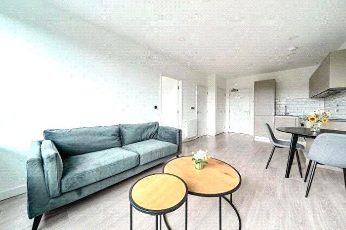 2 Bedroom Flat To Rent In Flat Platform, Market Street, Bracknell, RG12