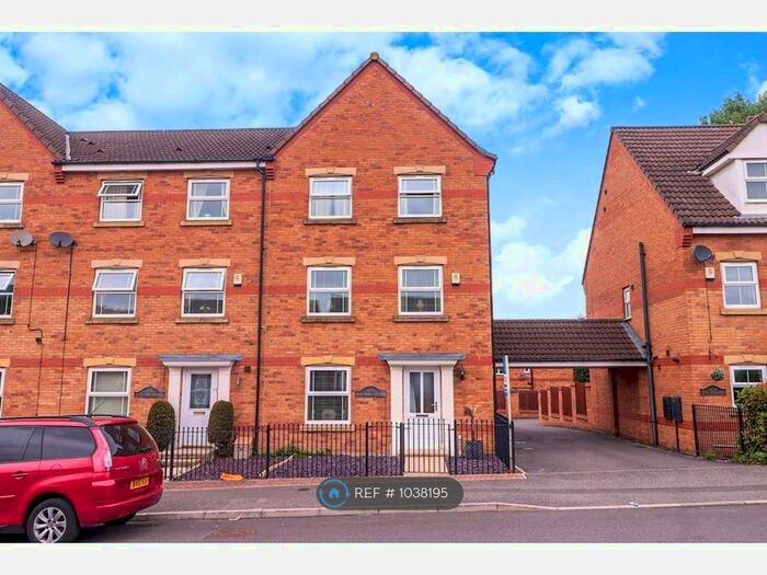 4 Bedroom Semi-Detached House To Rent In Pine Tree House, Doncaster, DN11