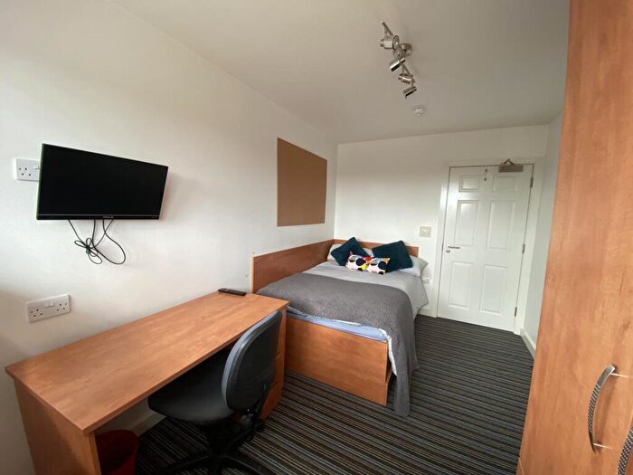 4 Bedroom Flat To Rent In Wellington Avenue, Liverpool, L15