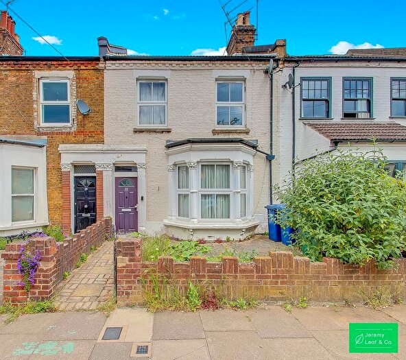 2 Bedroom Flat For Sale In Manor Park Road, East Finchley, London, N2