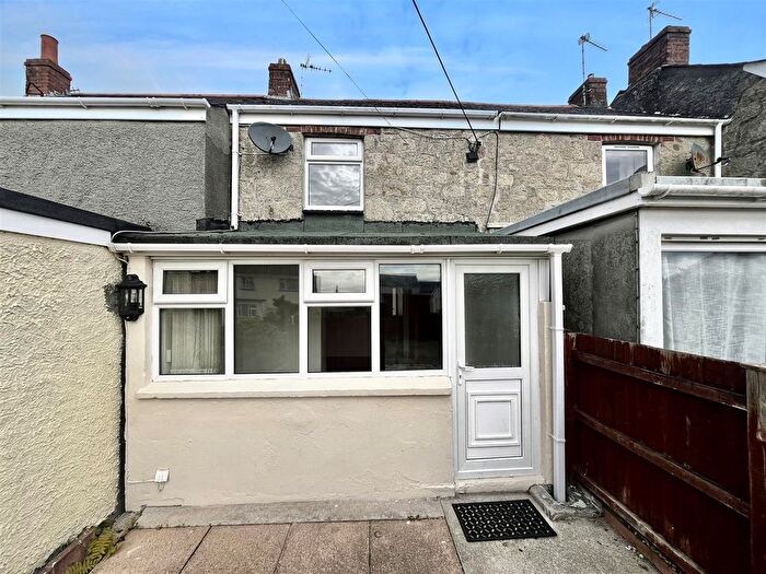 2 Bedroom Cottage To Rent In Rashleigh Place, St. Austell, PL25