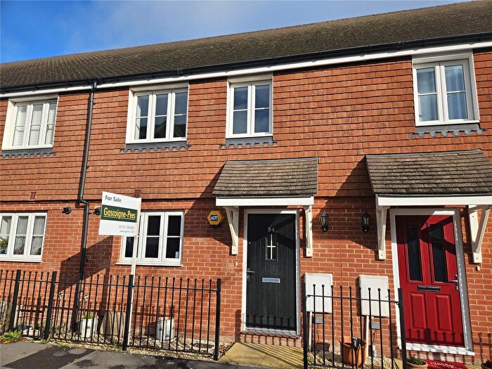 2 Bedroom Terraced House For Sale In Webber Street, Horley, Surrey, RH6