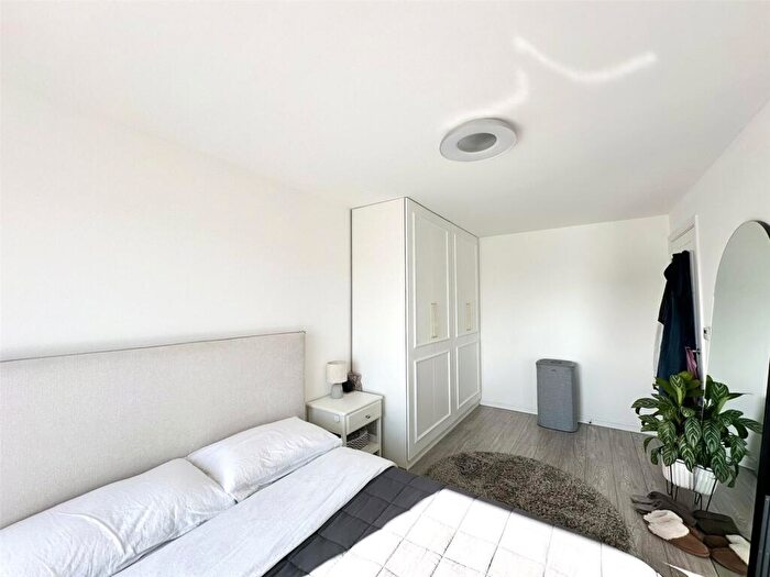 1 Bedroom Flat For Sale In Lett Lane, Castle Hill, Ebbsfleet Garden City, Kent, DA10