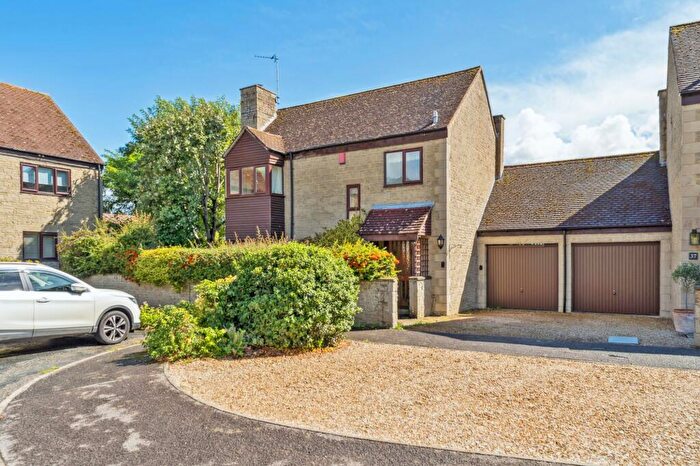 3 Bedroom Semi-Detached House For Sale In Chiltern View, Little Milton, OX44