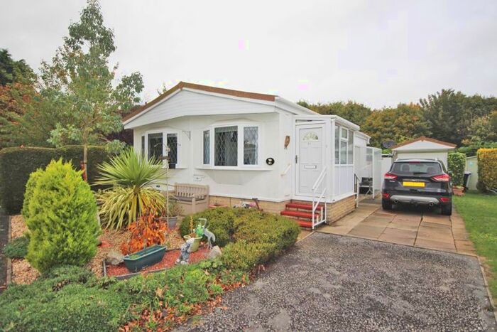 2 Bedroom Bungalow For Sale In St. Annes Avenue, North Somercotes, Louth, LN11