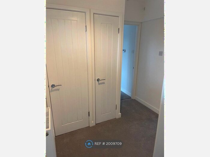 2 Bedroom Flat To Rent In Maxwell Rd, Beaconsfield, HP9