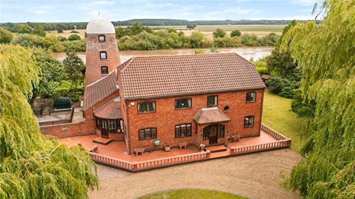 4 Bedroom Detached House For Sale In South Street, Owston Ferry, South Yorkshire, DN9