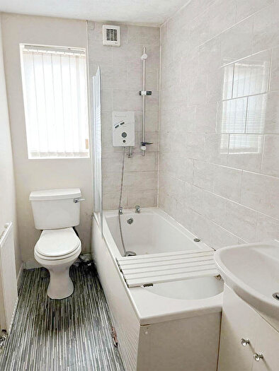 2 Bedroom Apartment To Rent In Ryan House, CH43