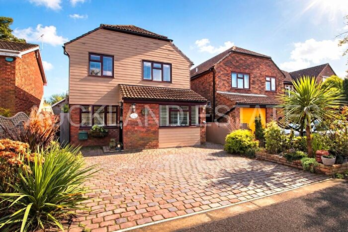 5 Bedroom Detached House For Sale In Bearwood Close, Potters Bar, EN6