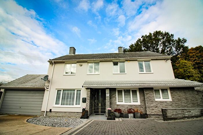 5 Bedroom Semi Detached House For Sale In Cheriton Avenue, Southampton, Hampshire, SO18