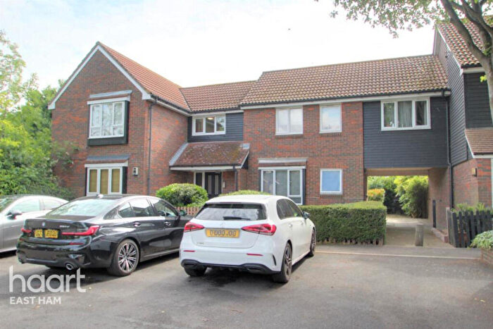 1 Bedroom Flat To Rent In Chardwell Close, London, E6