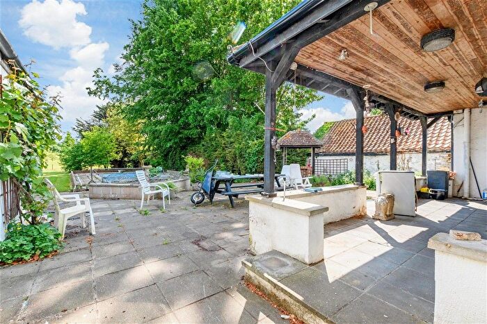 4 Bedroom Detached House For Sale In Highlands Hill, Swanley, Kent, BR8