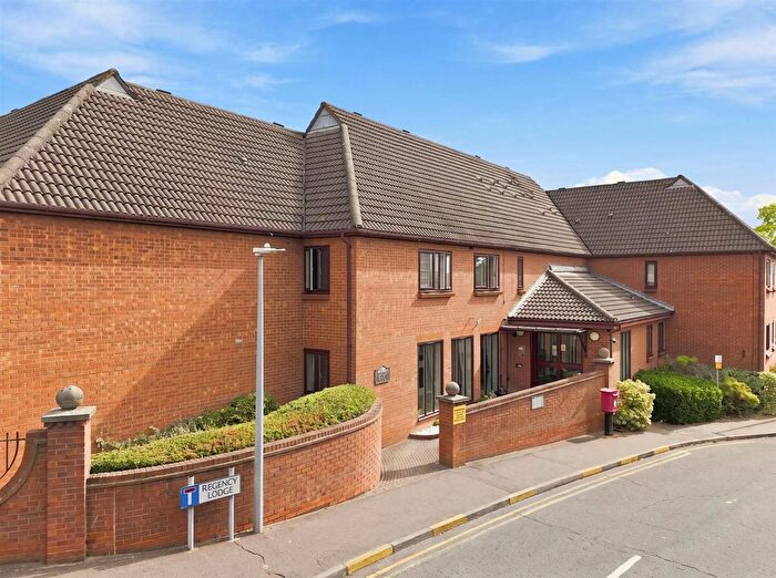 2 Bedroom Flat For Sale In Albert Road, Buckhurst Hill, IG9