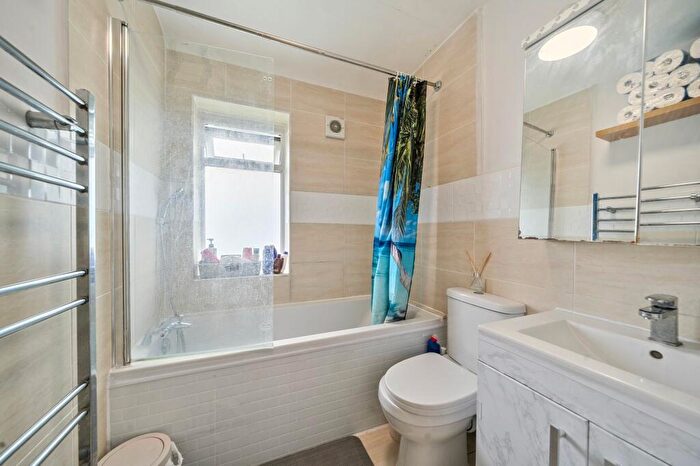 3 Bedroom Terraced House For Sale In Blundell Road, Edgware, HA8
