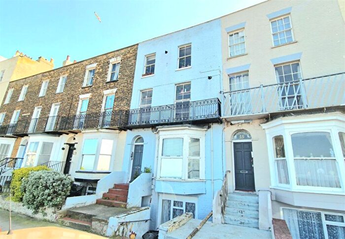 1 Bedroom Flat To Rent In Fort Crescent, Margate, CT9