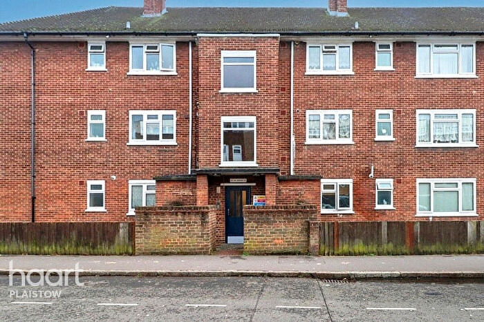 3 Bedroom Apartment For Sale In Vincent Street Canning Town, London, E16